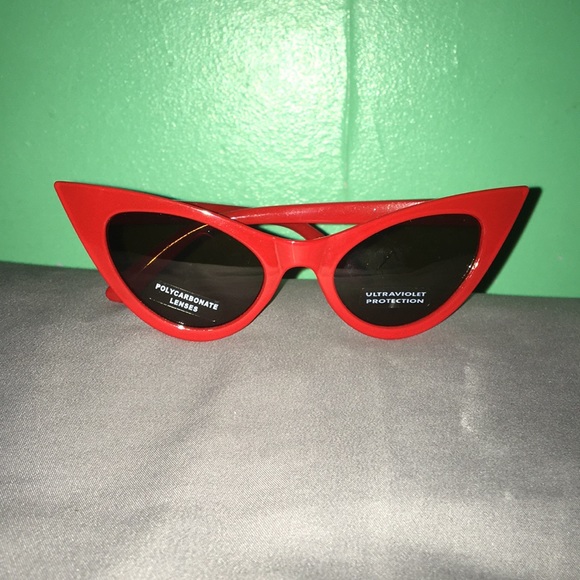 Accessories - 🍒80s red cat eye sunglasses 🍒
